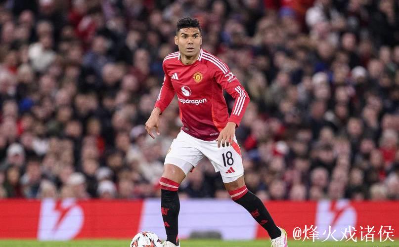 心有不甘!B费赛后用球衣擦汗,并与卡塞米罗激情交谈 心有不甘!B费赛后用球衣擦汗,并与卡塞米罗激情交谈